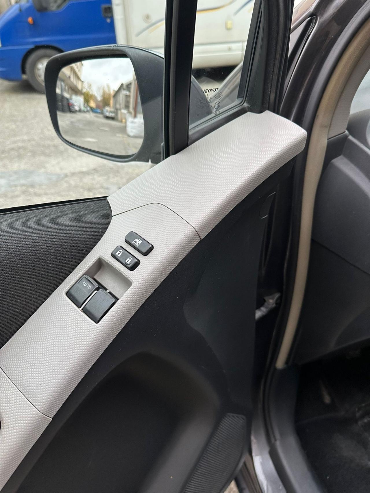 Toyota Yaris 1.3 5 porte Sol