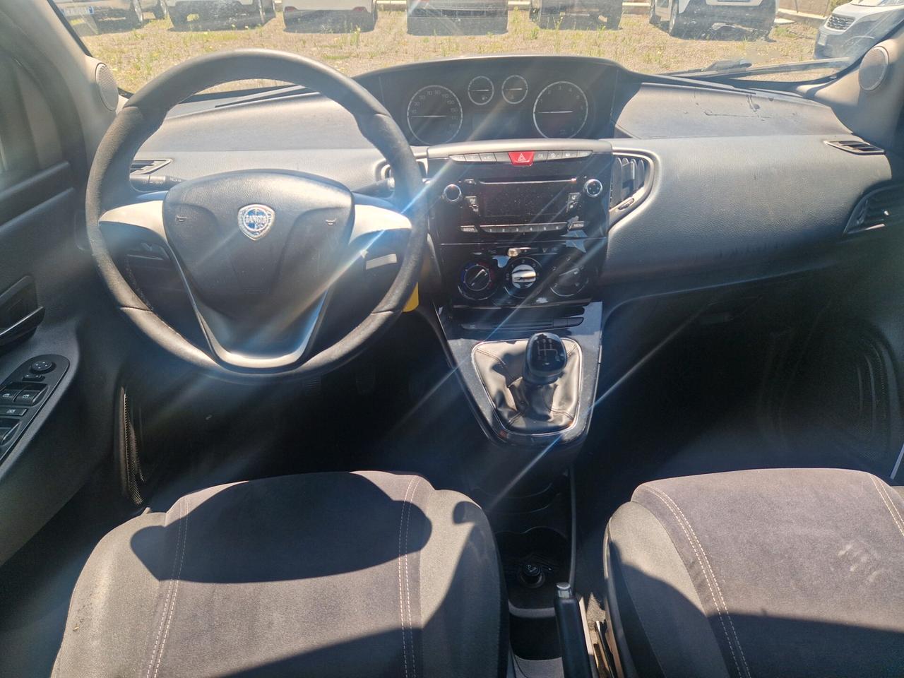 Lancia Ypsilon 1.2 69 CV 5 porte S&S Silver