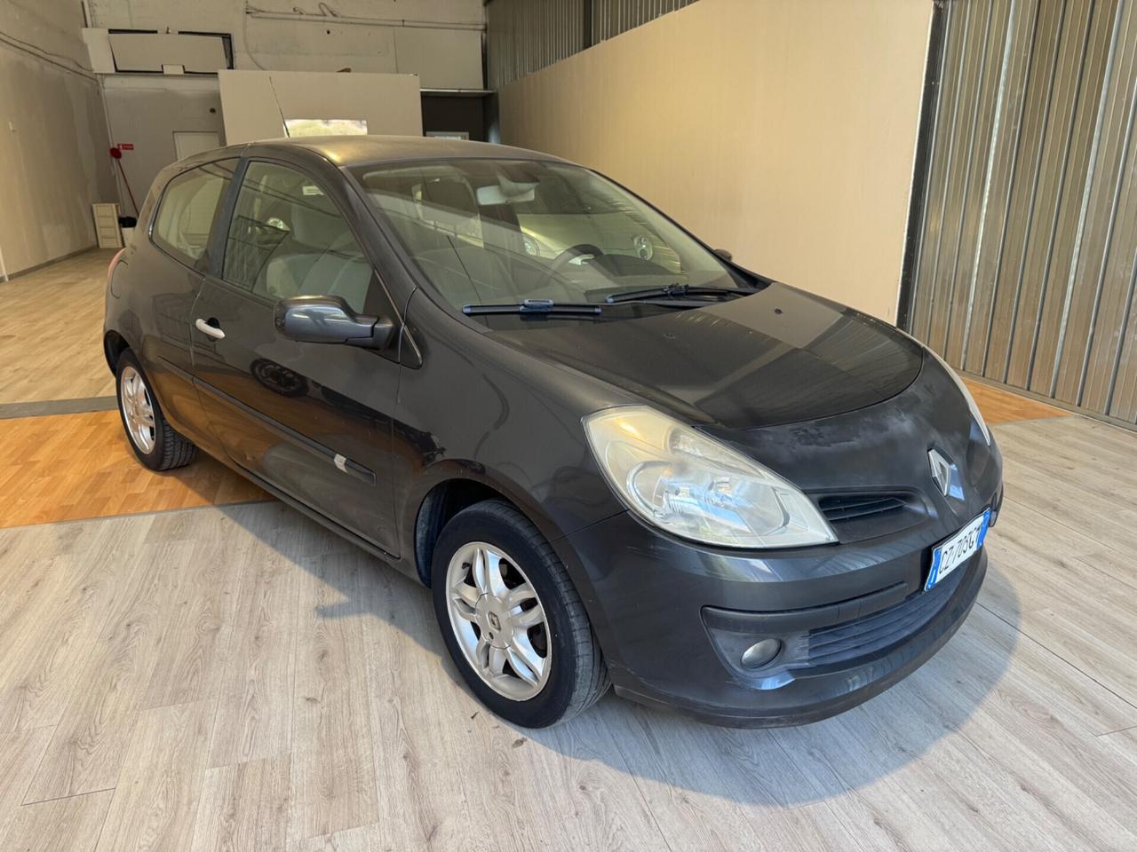 Renault Clio Luxe 1.2 benzina x Neopatentati