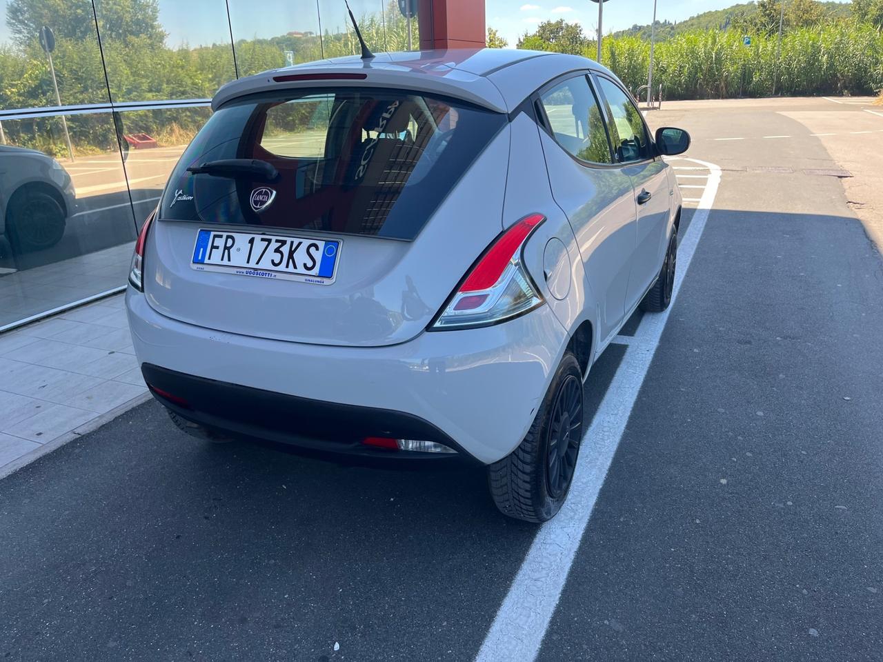 Lancia Ypsilon 0.9 TwinAir 85 CV 5 porte Metano Ecochic Platinum