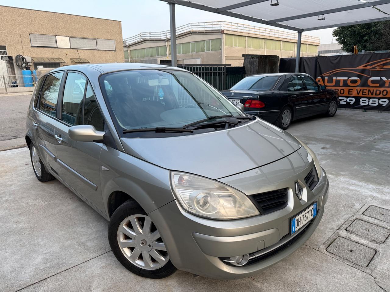 Renault Scénic 1.6 benzina euro4 spaziosa neopatentati