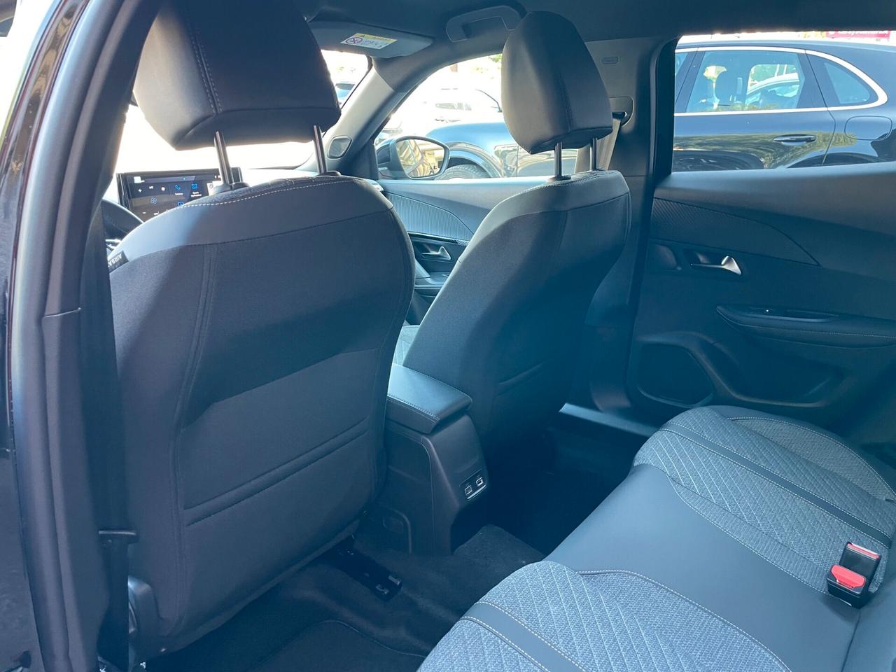 Peugeot 2008 1.2 hybrid Allure 136cv e-dcs6