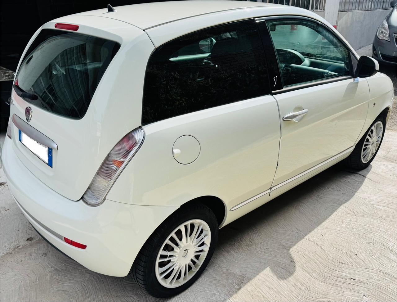 Lancia Ypsilon 1.2 Versus