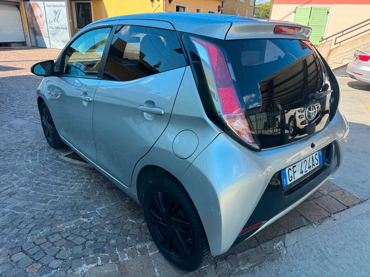 Toyota Aygo 1.0 VVT-i 69 CV 5 porte x-cool