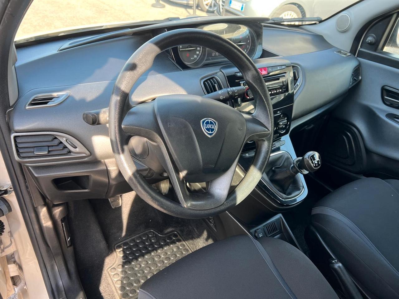 Lancia Ypsilon 2015 1.2 8v Platinum 69cv E6*ok neopatentati*