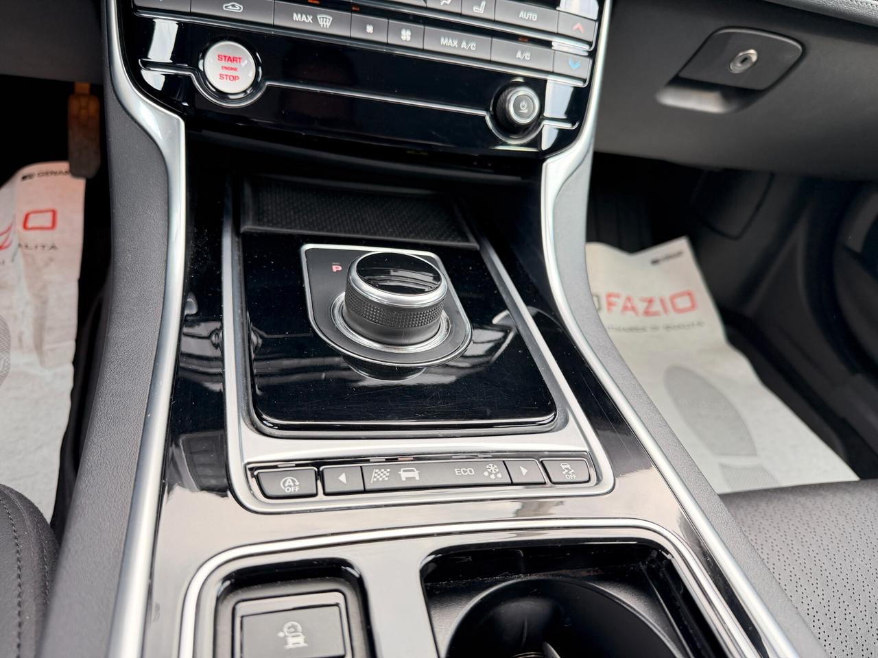 Jaguar XE 2.0 D 180 CV AWD aut. HSE