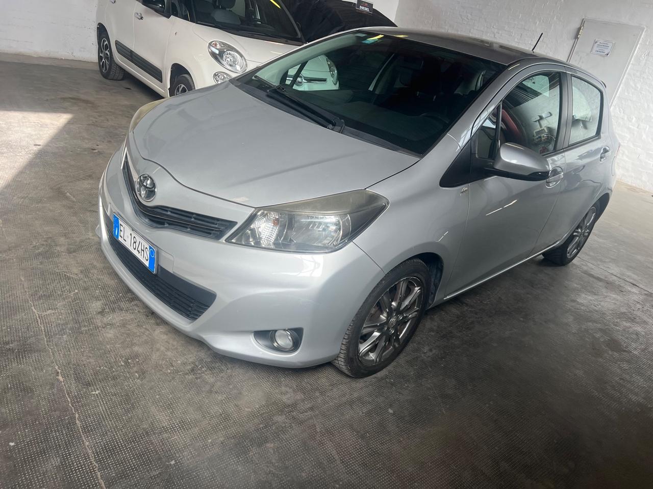 Toyota Yaris 1.3 5 porte Lounge