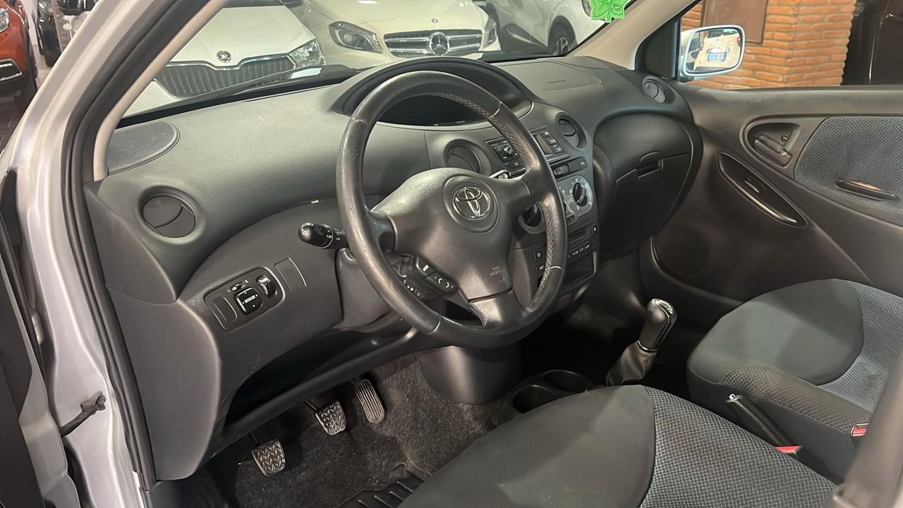 Toyota Yaris 1.0 Expo c/clima