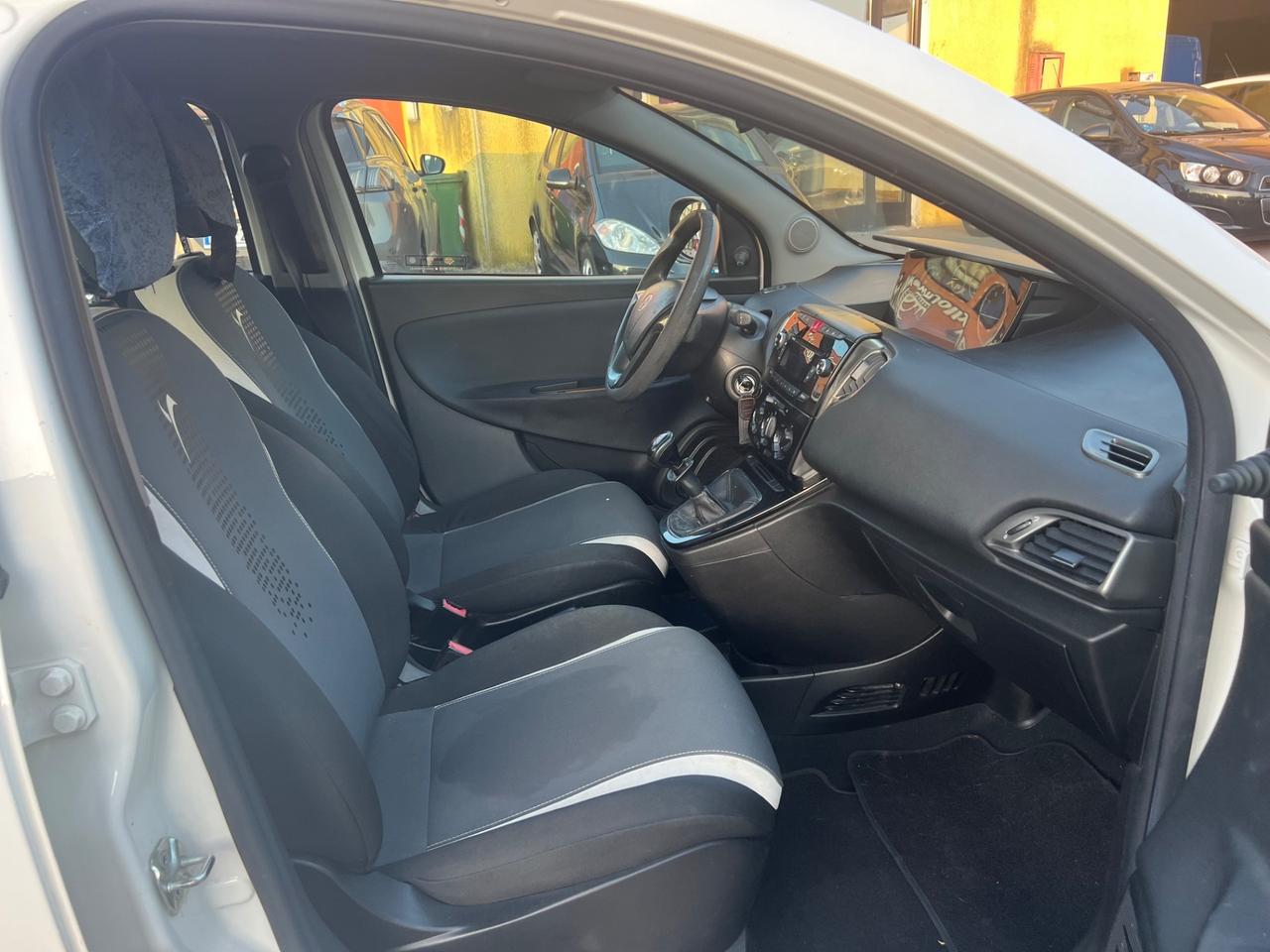 Lancia Ypsilon 1.2 69 CV 5 porte GPL Ecochic Platinum