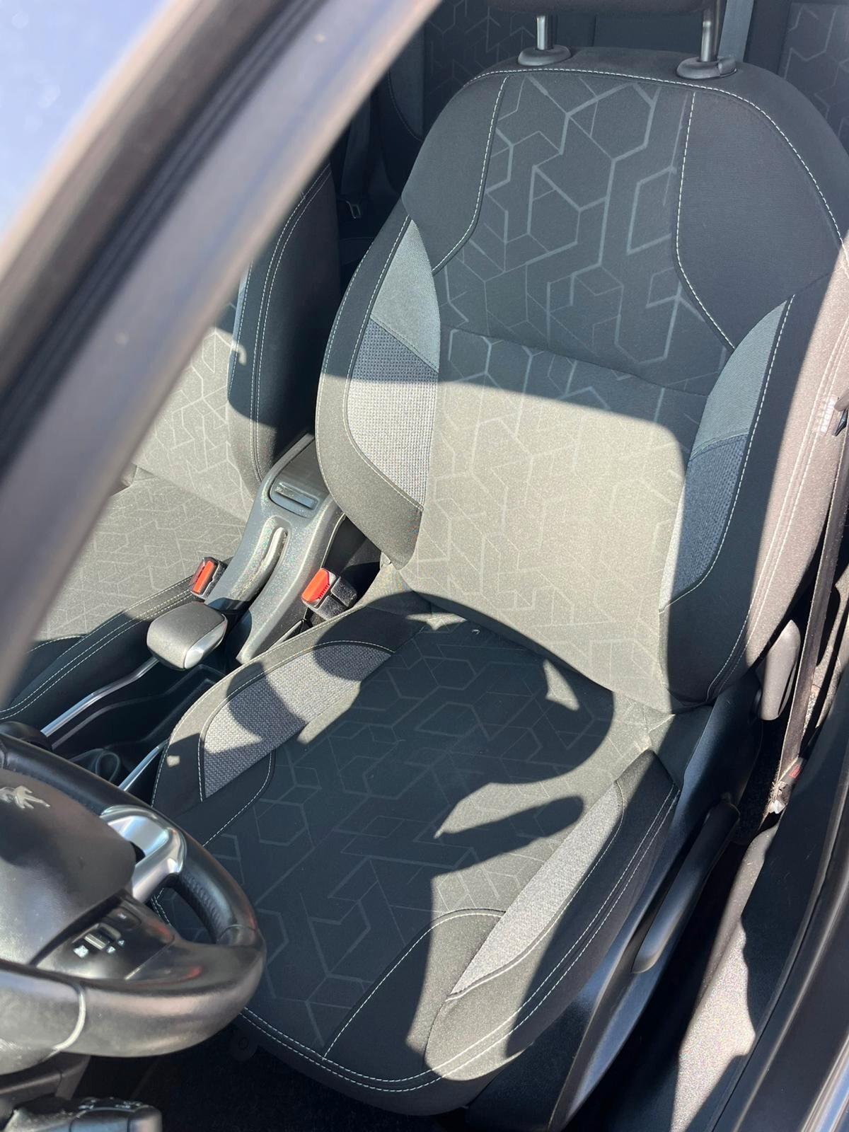 Peugeot 2008 1.6HDI PARI AL NUOVO FULL 2016
