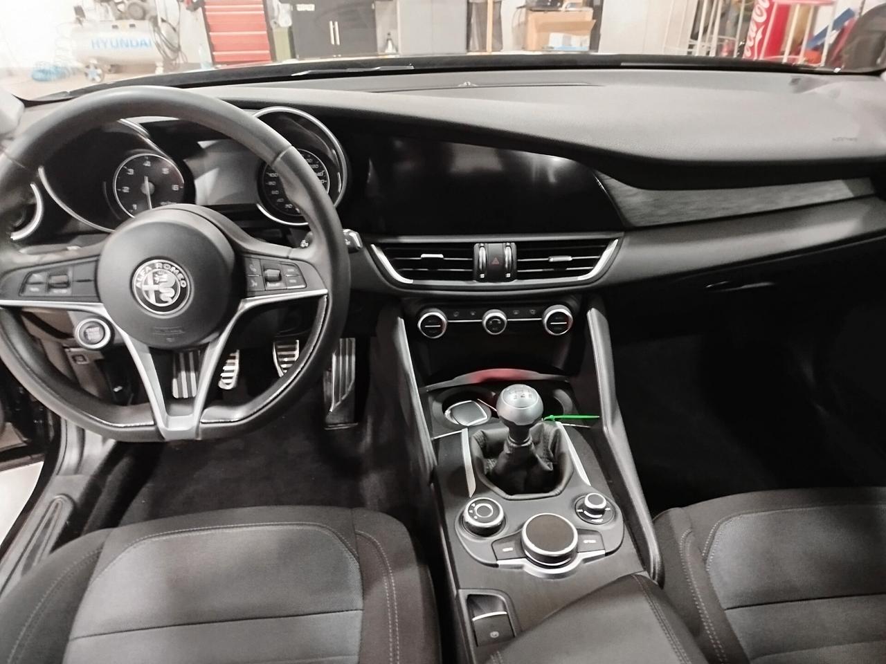 Alfa Romeo Giulia 2.2 Turbodiesel 150 CV Business Launch Edition