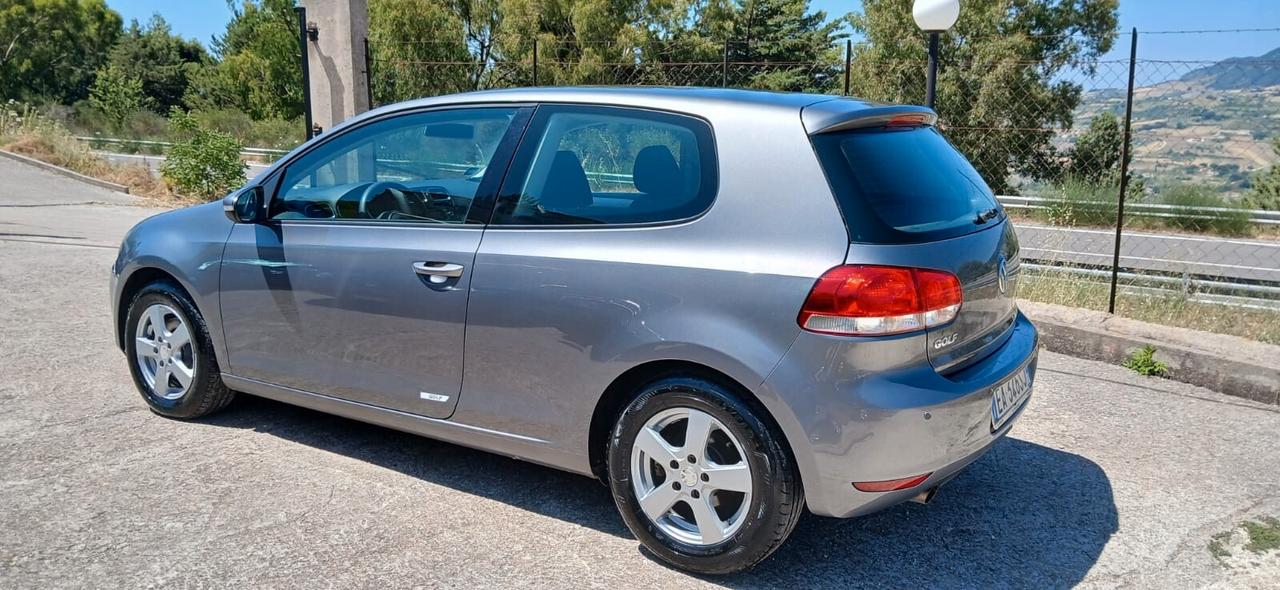 Volkswagen Golf 6° 1.6 TDI DPF 3p. Highline - 2010
