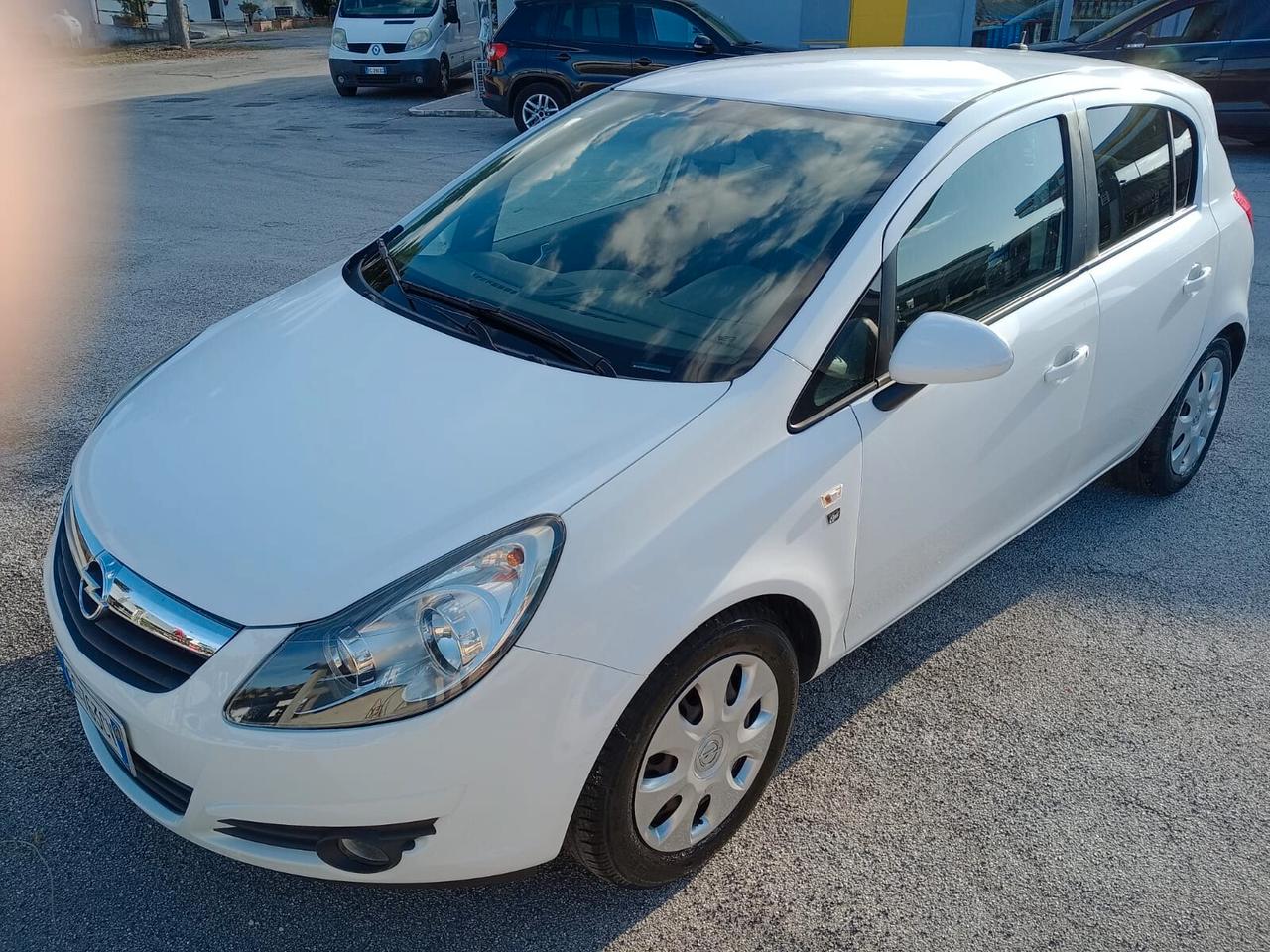 Opel Corsa 1.2 5 porte anno 2010