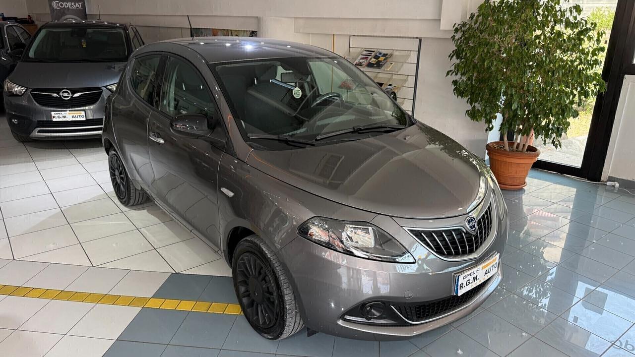 Lancia Ypsilon 1.0 FireFly 5 porte S&S Hybrid Silver