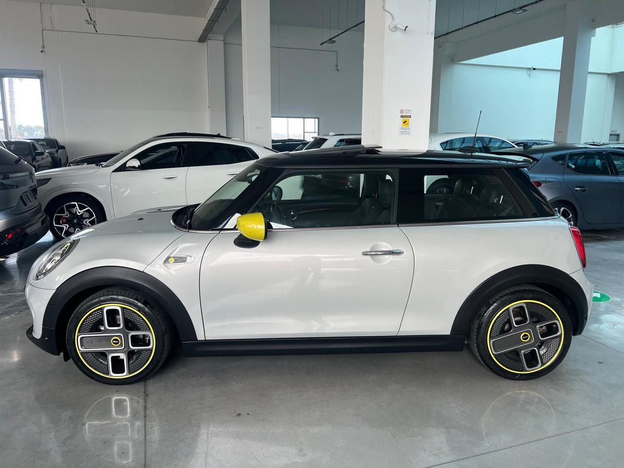 Mini Cooper SE offerta T-Stock prezzo imperdibile