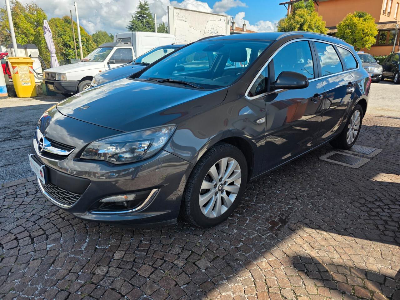 Opel Astra 1.7 CDTI 110CV Sports Tourer Cosmo con 325.000km
