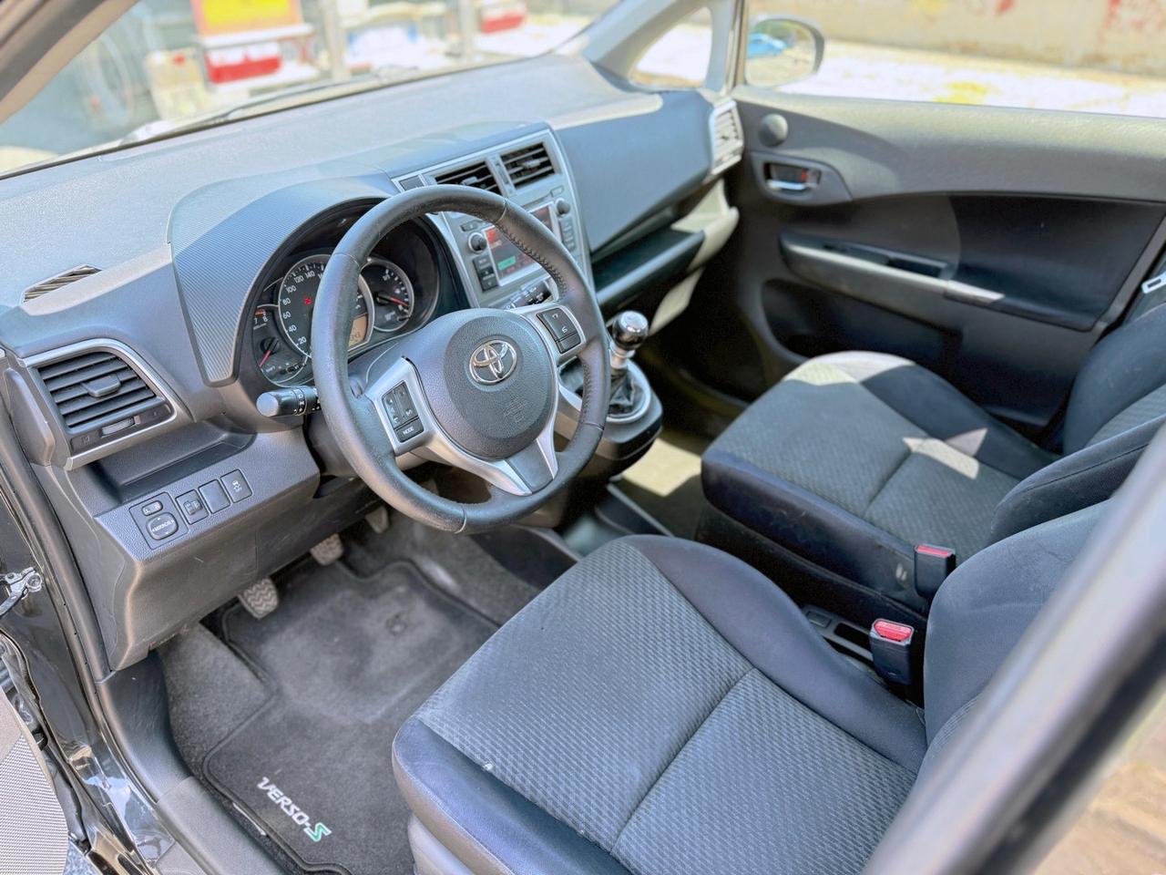 Toyota Verso-S 1.3 benzina 100cv neopatentati - 2011