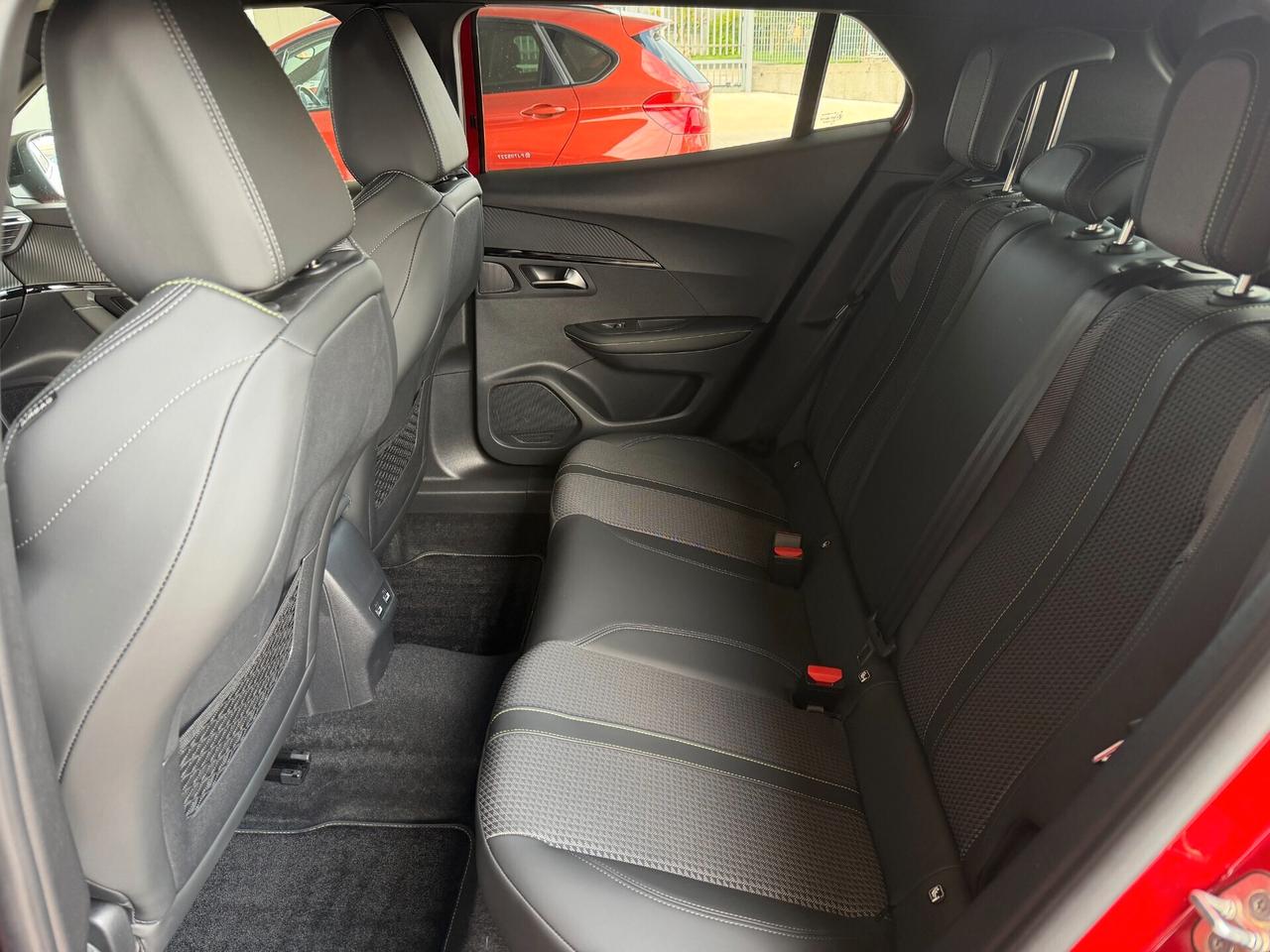 Peugeot 2008 PureTech 130 S&S EAT8 GT