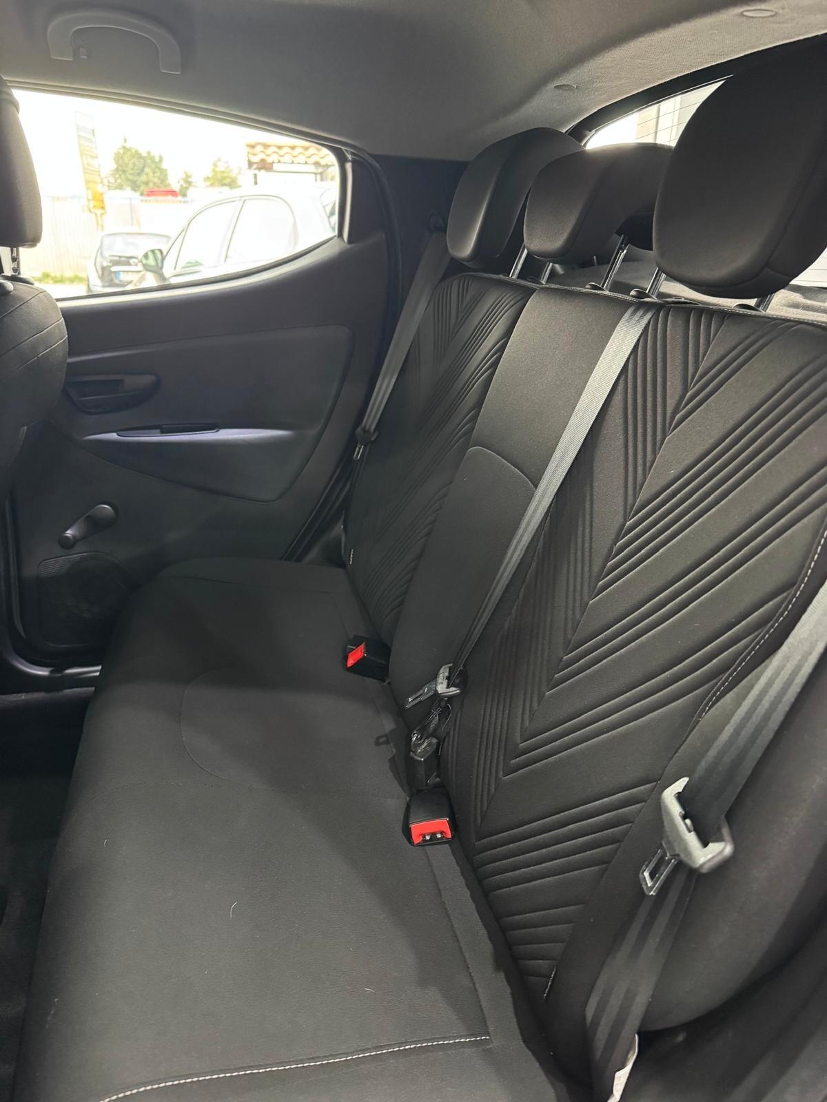 Lancia Ypsilon 1.0 FireFly 5 porte S&S Hybrid Ecochic Gold