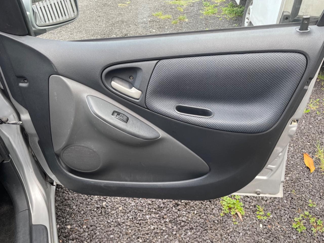 Toyota Yaris 1.4 tdi D-4D cat 5 porte Sol