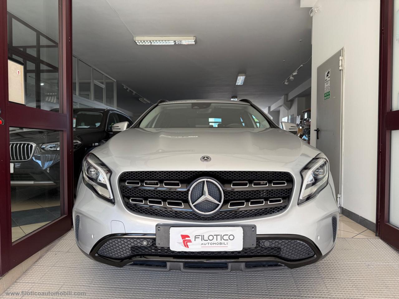 MERCEDES-BENZ GLA 180 d Automatic Business FARI LED - PACK SERIE SPECIALE