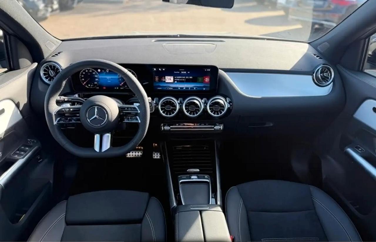 MERCEDES-BENZ GLA 200D NEW 150CV AUTOMATIC 4MATIC AMG LINE ( FARI LED - TETTO PANORAMICO APR. - PELLE - DISTRONIC - NIGHT PACK - NAVI PREMIUM - PARK ASSIST - TELEVAMERA 360 - CERCHI 20 )