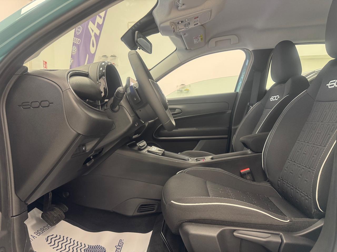 Fiat 600 Hybrid 101 CV DCT MHEV Icon