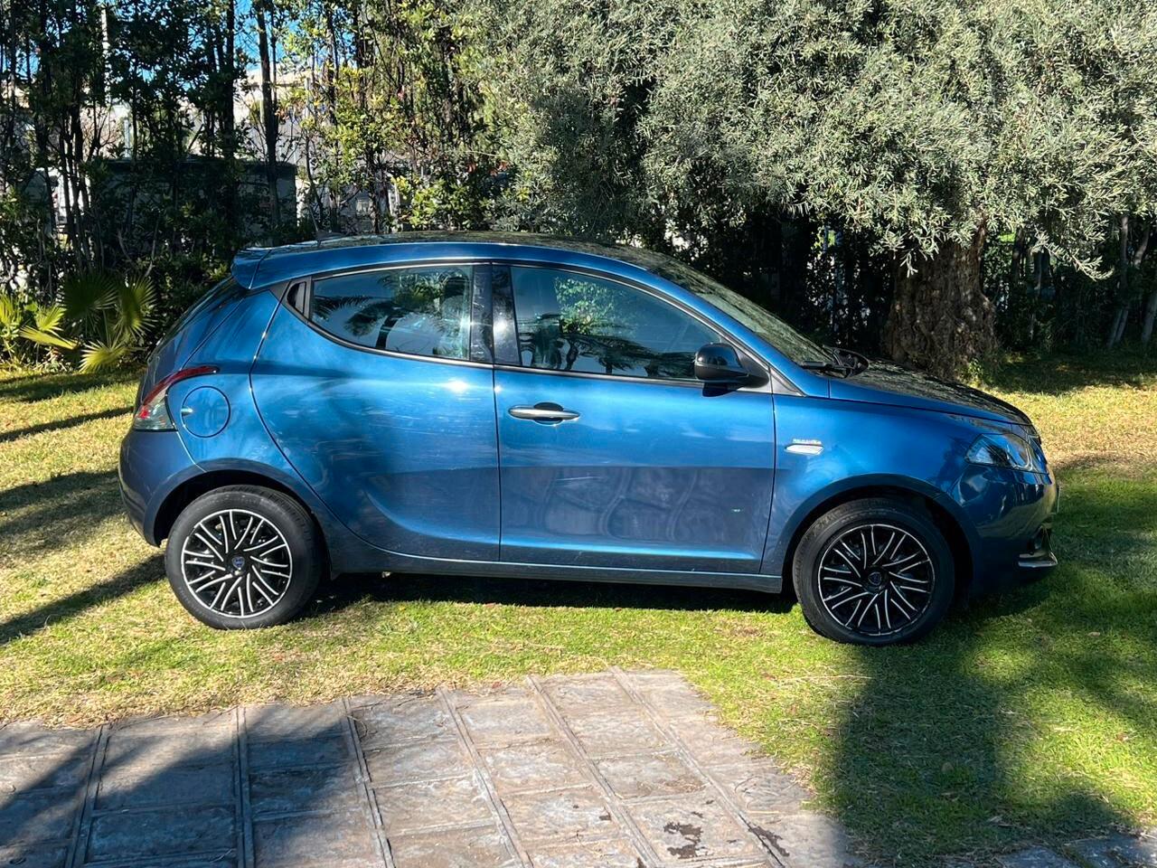 Lancia Ypsilon 1.0 Hybrid 5 porte Gold