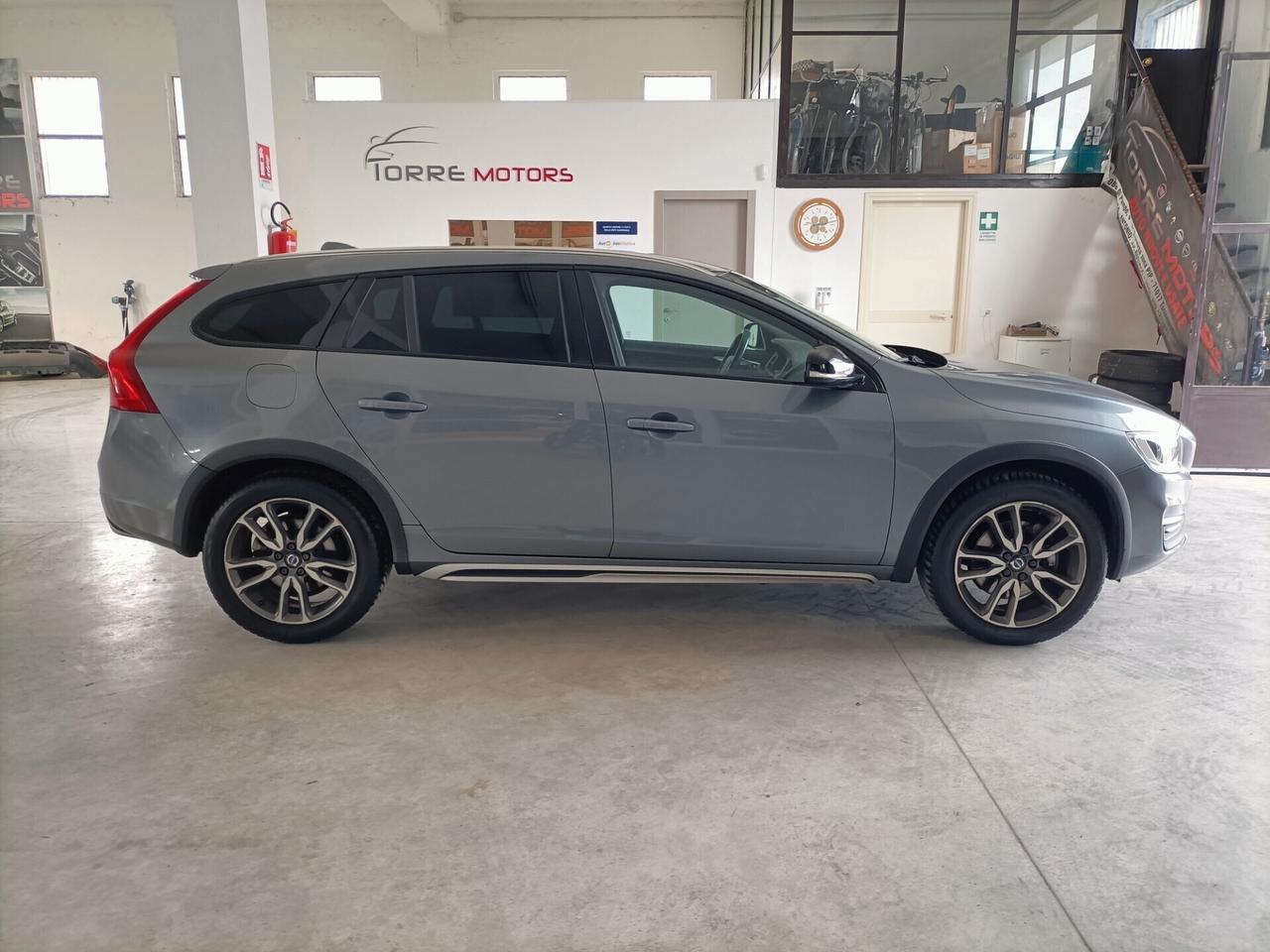 Volvo V60 2.0 D3 150 CV Geartronic R-design - 06/2016