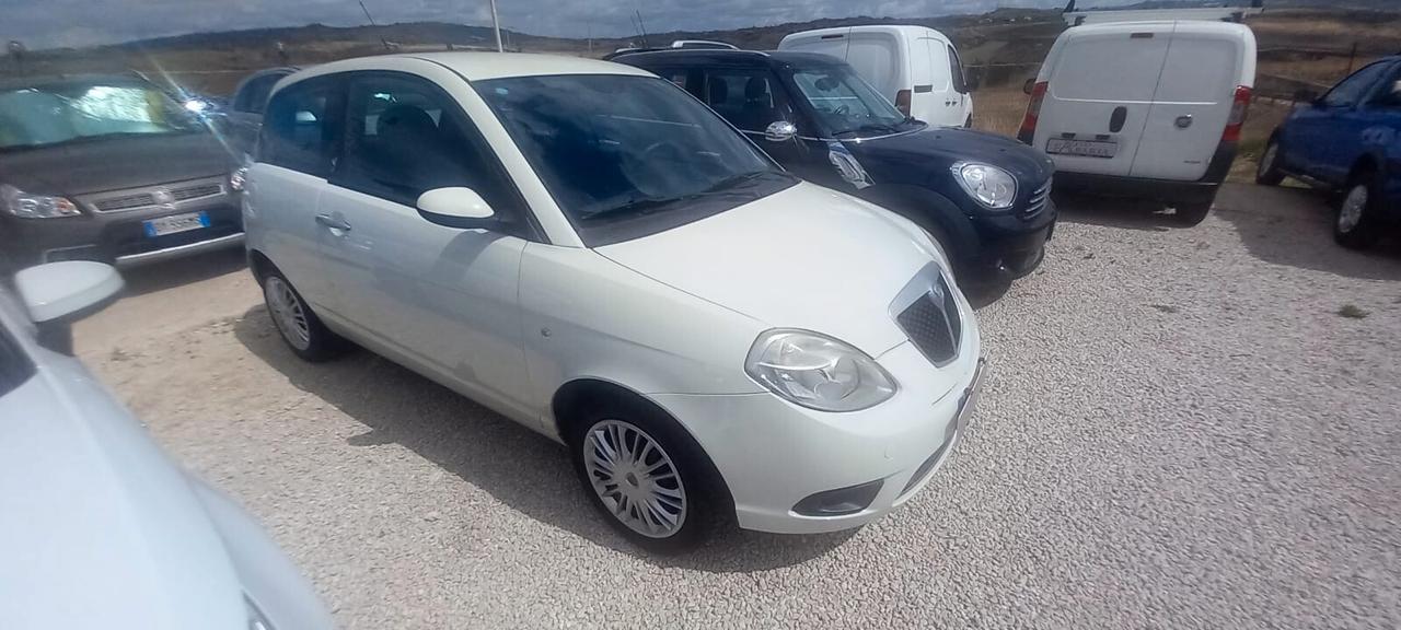 Lancia Ypsilon 1.2 Platino