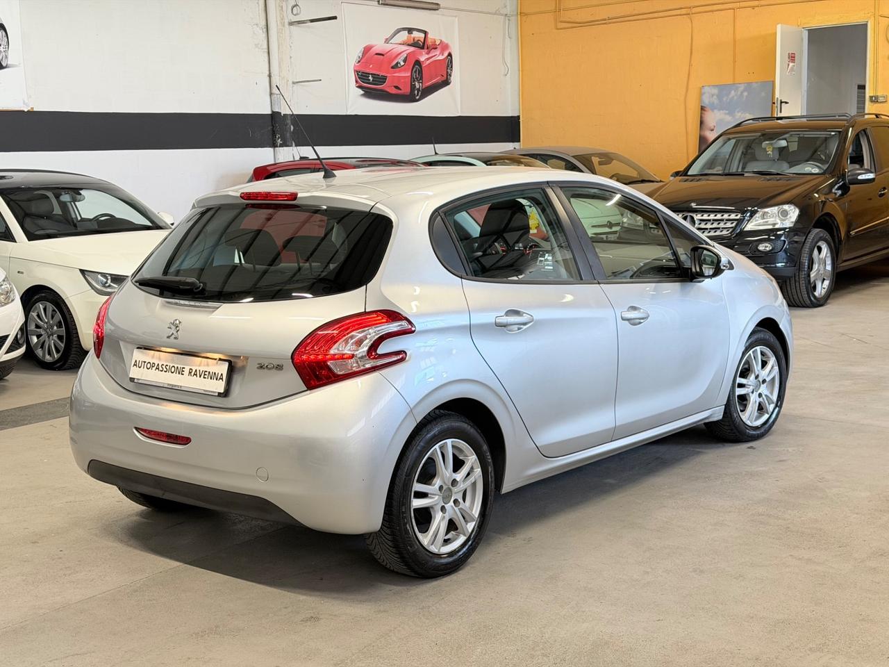 Peugeot 208 1.4 HDi 68 CV 5 porte Allure