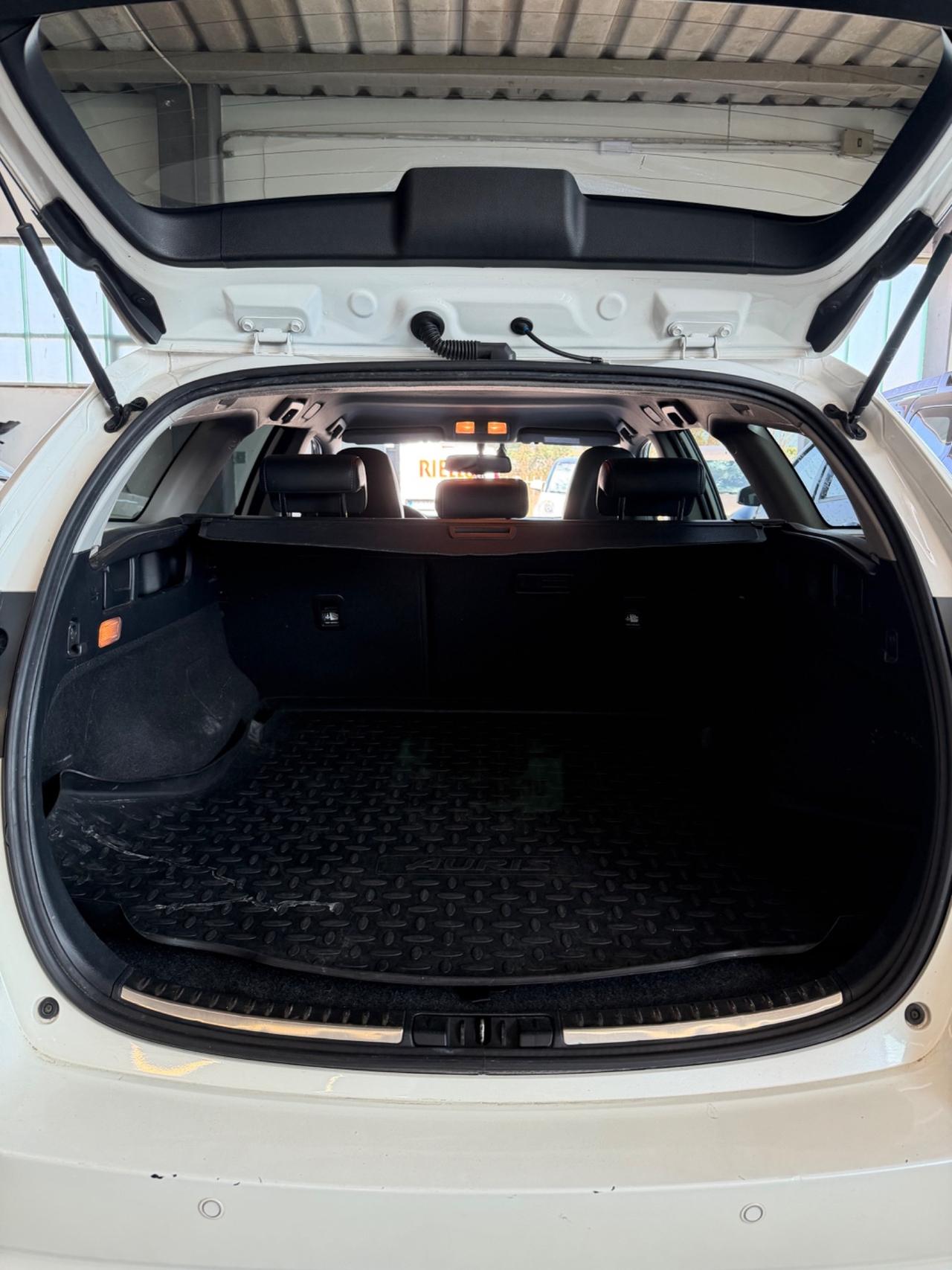 Toyota Auris Touring Sports 1.8 Hybrid Lounge