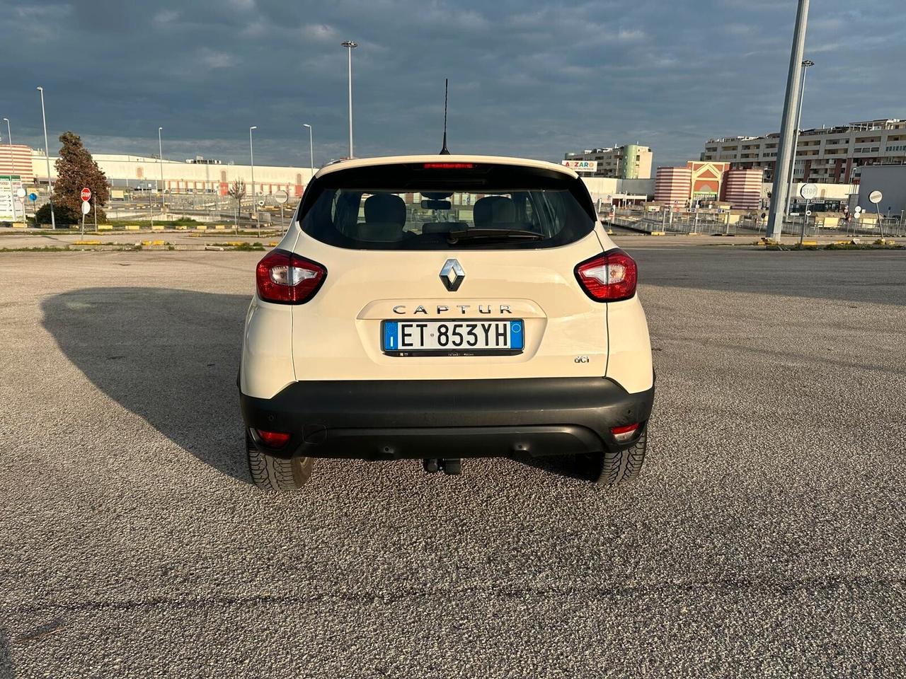 Renault Captur 1.5DCI 90 CV GANCIO TRAINO ORIGINALE RENAULT