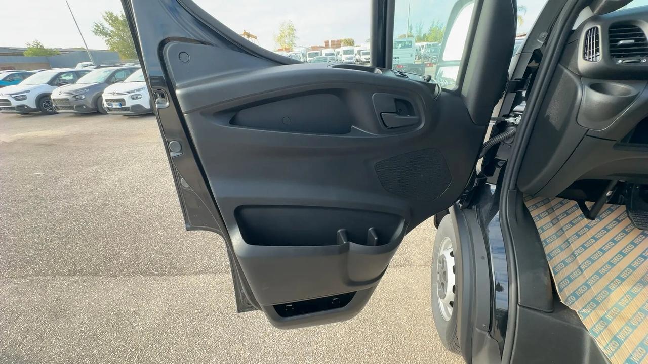 Iveco Daily 35S18HD 3.0 HPT PM-DC Cabinato