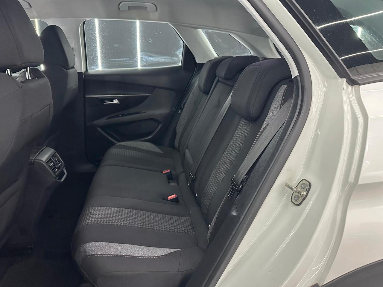 Peugeot 3008 BlueHDi 120 S&S Business