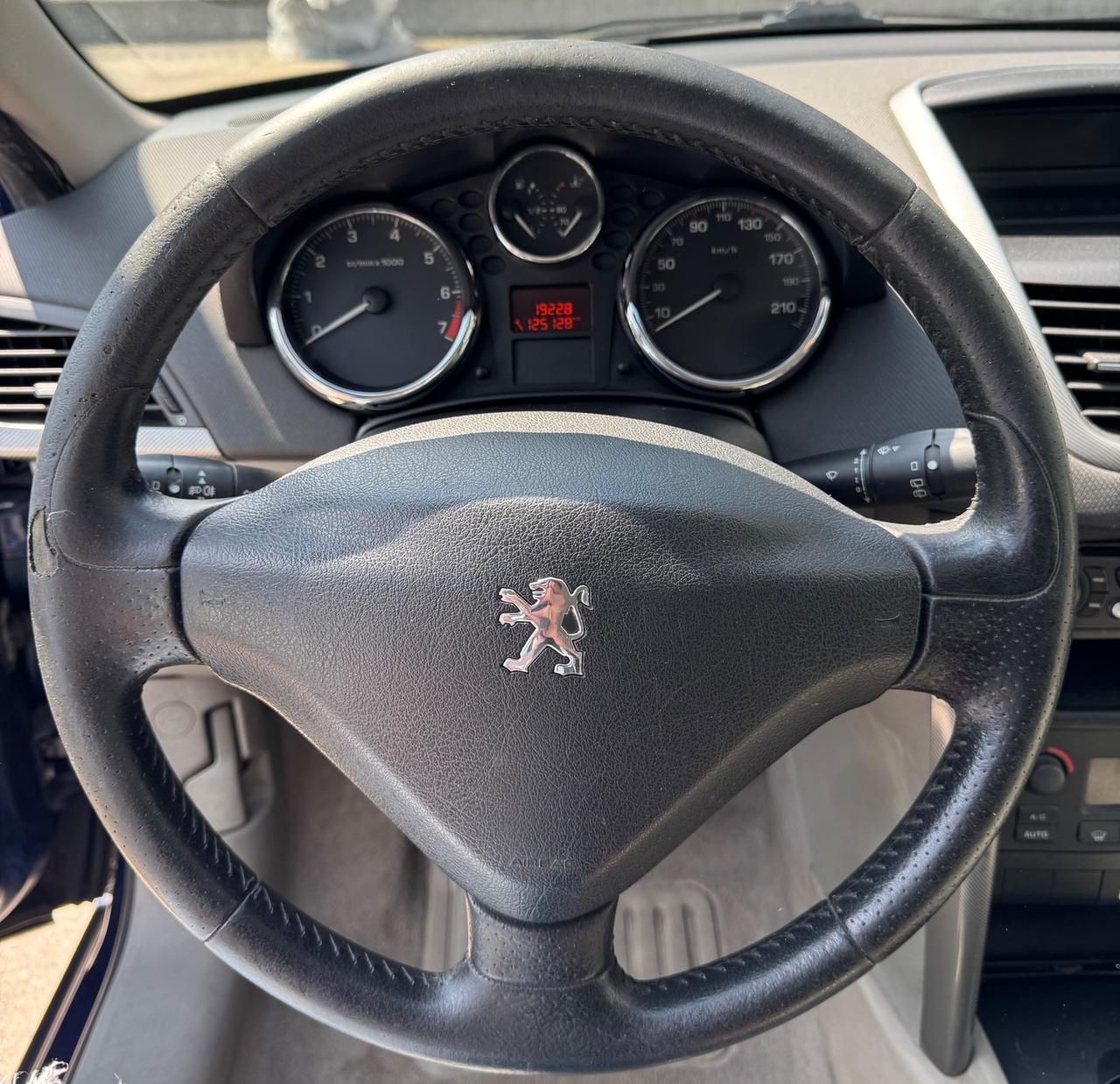 Peugeot 207 1.4 8V 75CV 5p. ONE Line
