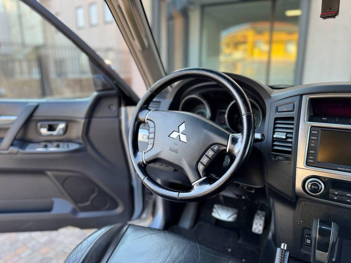 Mitsubishi Pajero 5 Porte Pajero 3.2 CR Invite 5p