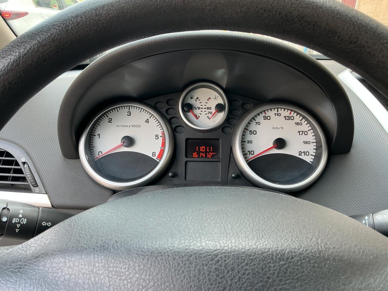 Peugeot 207 1.4 HDi 70CV 5p. ONE Line