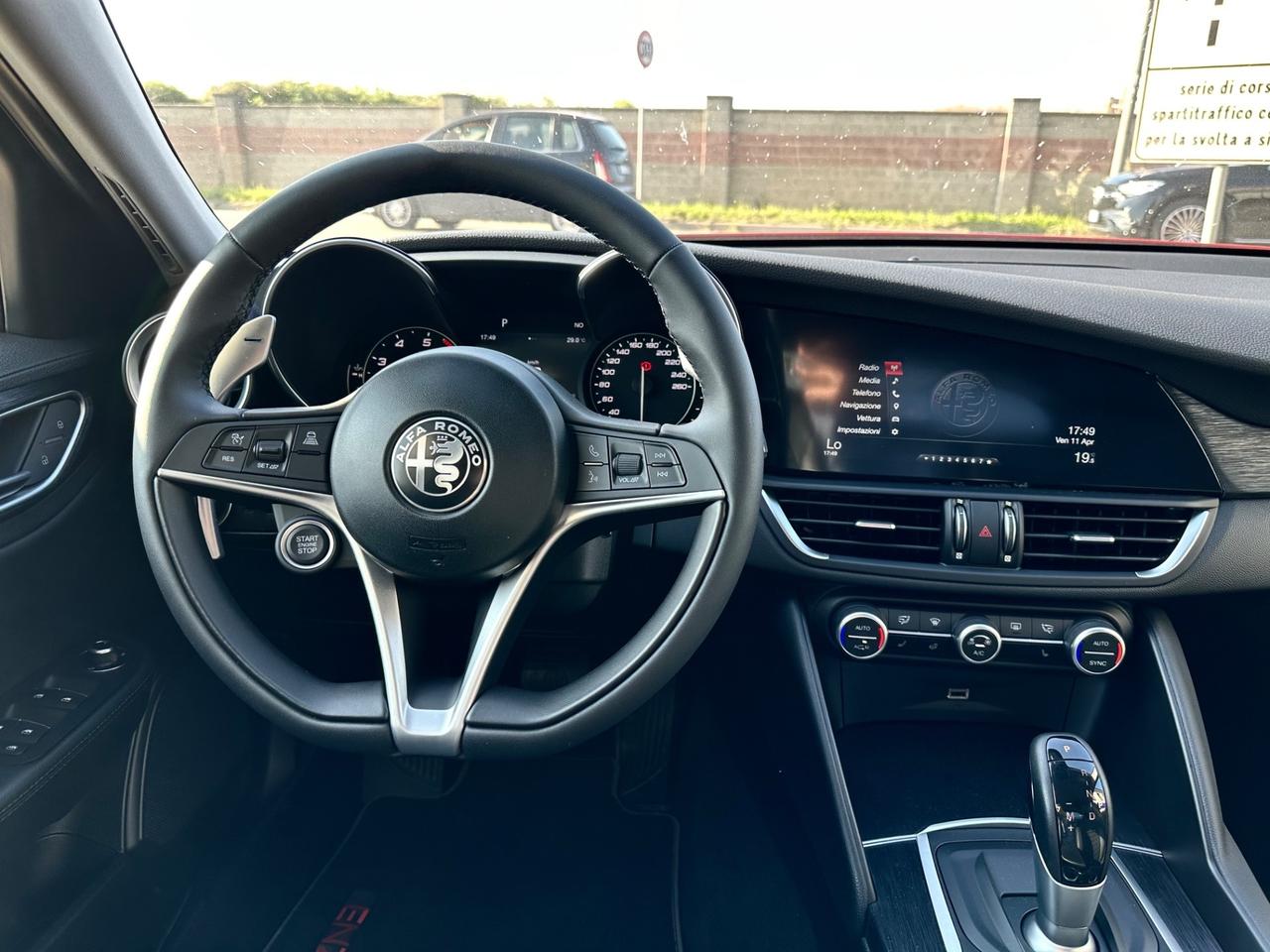 Alfa Romeo Giulia 2.0 Turbo 200 CV AT8 dettagli in Carbonio