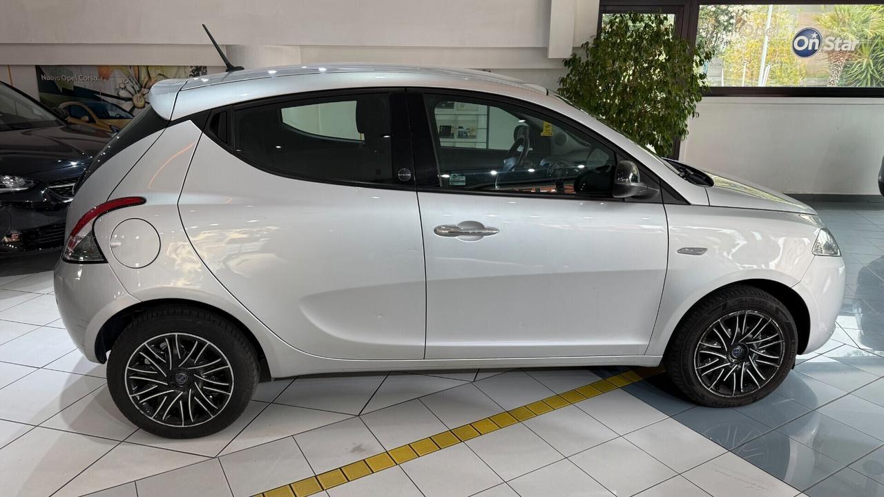 Lancia Ypsilon 1.0 FireFly 5 porte S&S Hybrid Ecochic Gold