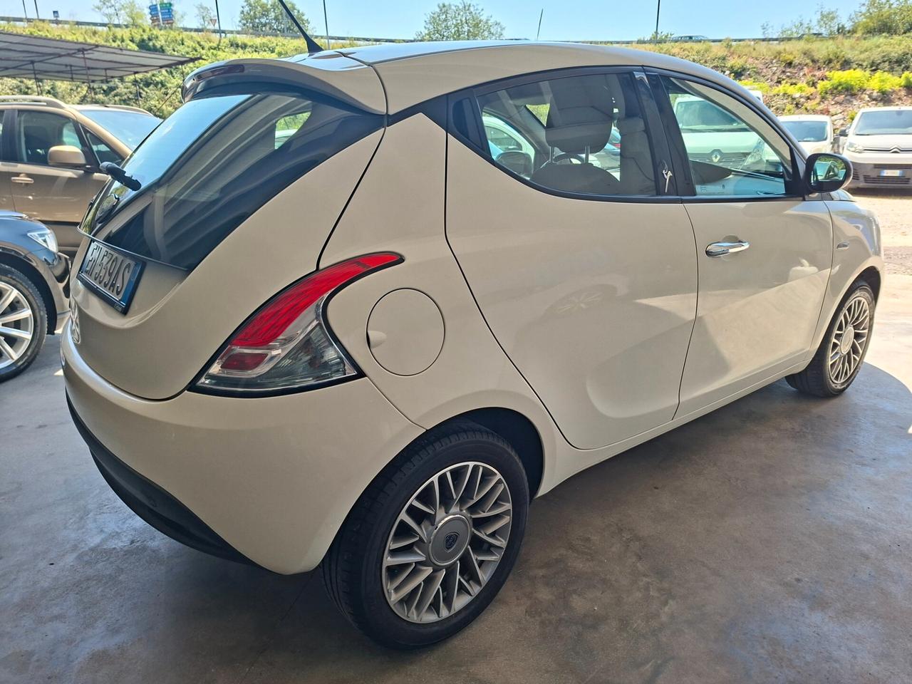 Lancia Ypsilon 1.2 69 CV 5 porte S&S Silver