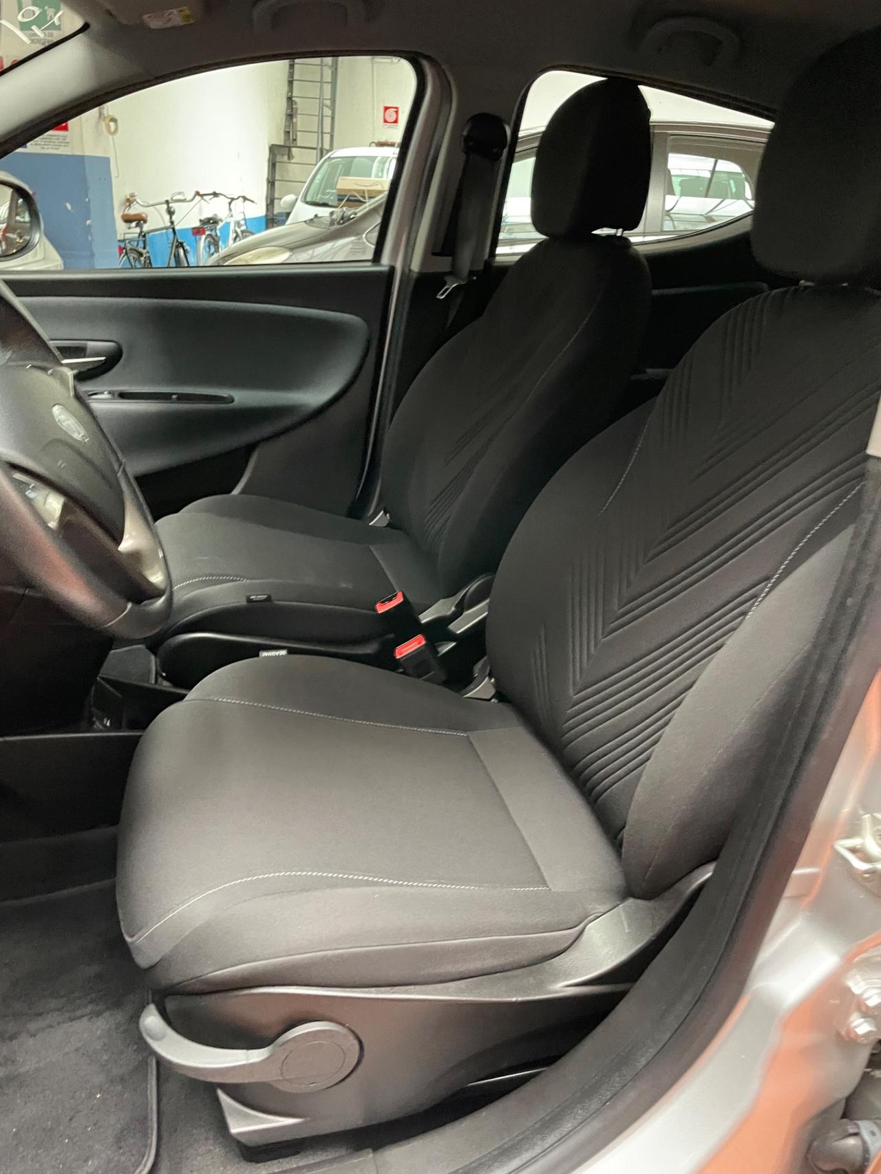 Lancia Ypsilon 1.0 Hybrid Neopatentati Euro 6