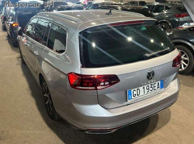 VOLKSWAGEN Passat Variant Variant 2.0 tdi Executive 150cv dsg - GD193EA