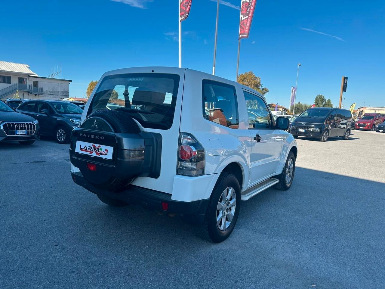 Mitsubishi Pajero 3.2 DI-D 16V aut. 3p. Invite DPF