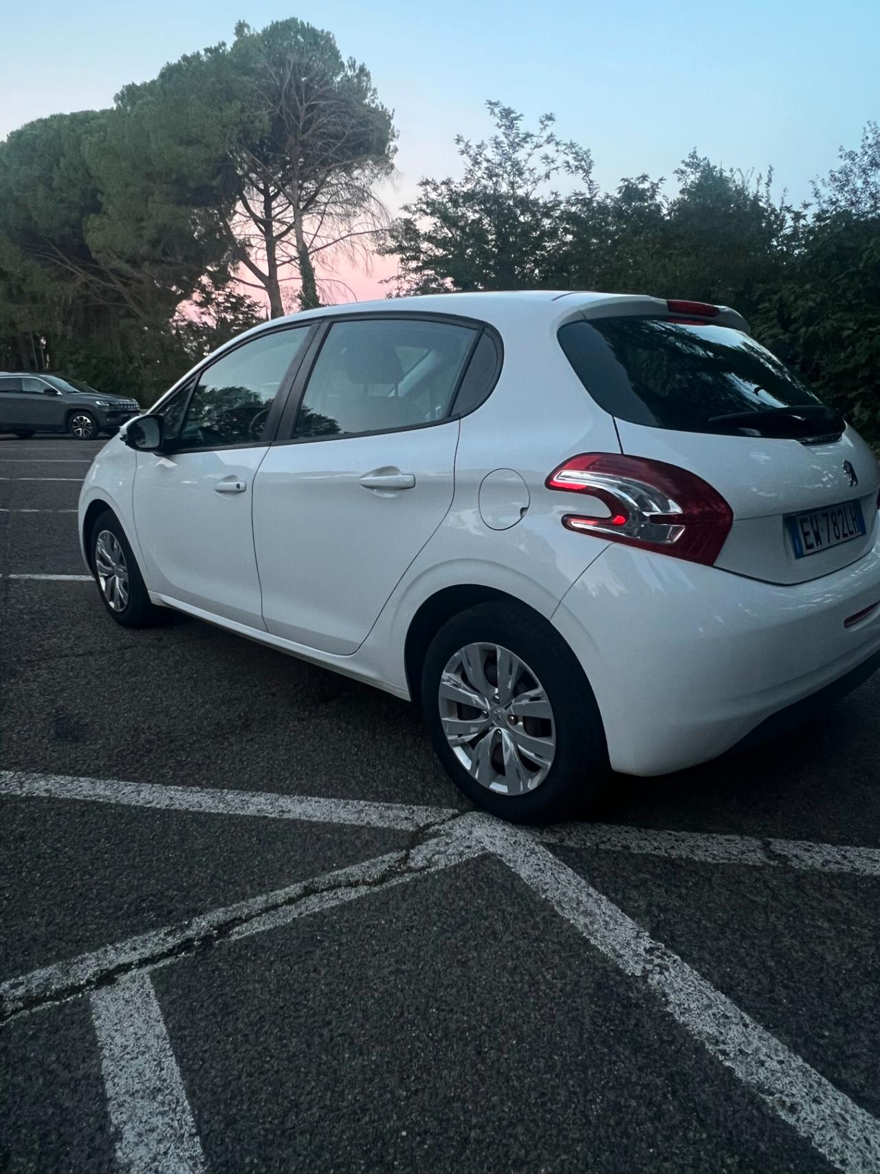 ADATTA PER NEOPATENTATI Peugeot 208 1.4 HDi 68 CV 5 porte Allure