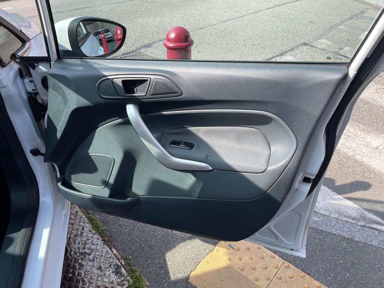 Ford Fiesta 1.4 TDCi 68CV 5 porte Titanium/GARANZIA