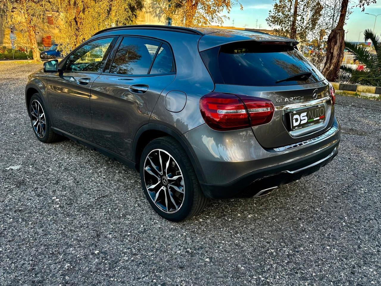 MERCEDES- BENZ GLA 200 D AUTOMATIC SPORT