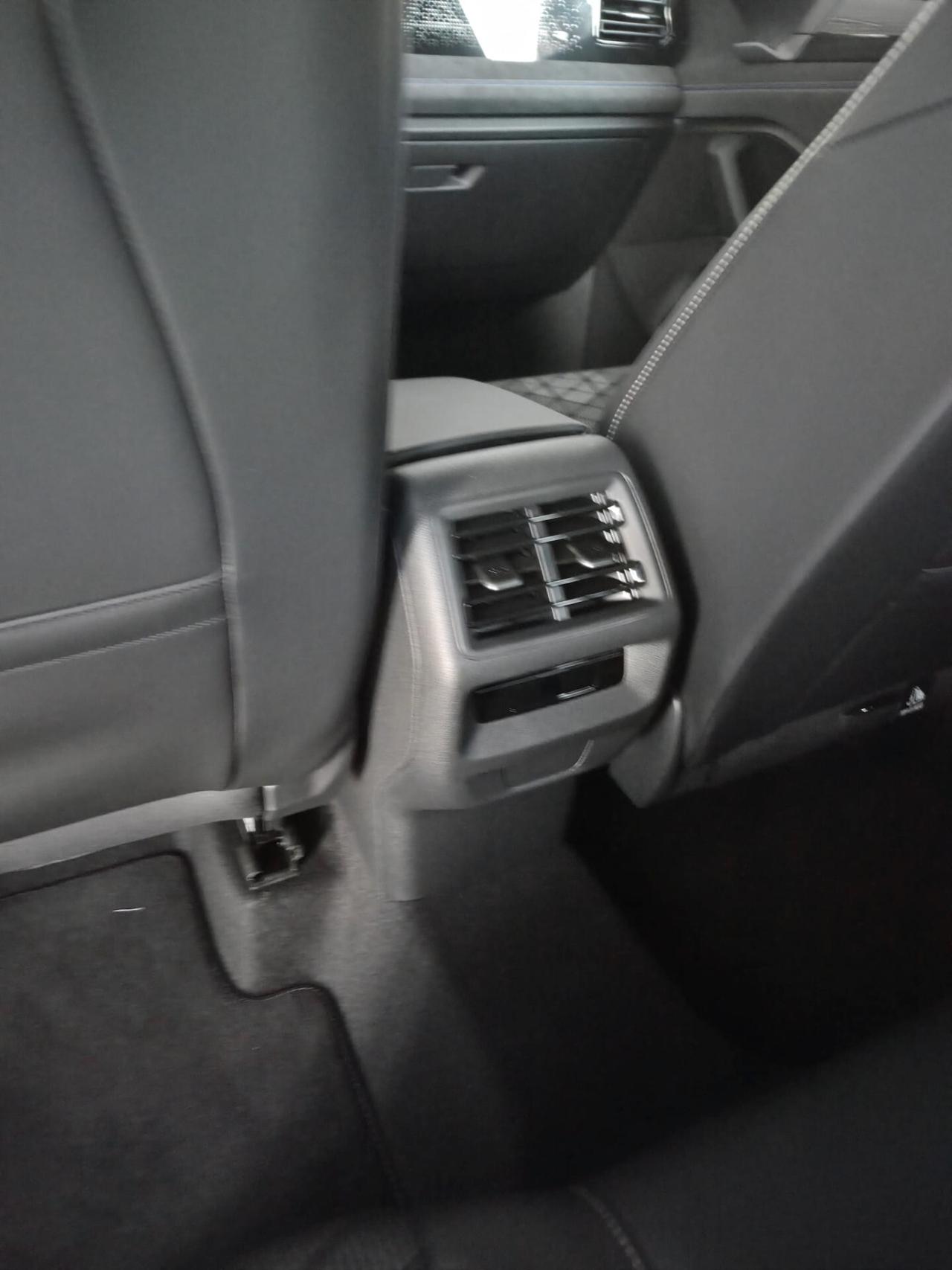 Volkswagen Tiguan 1.5 eTSI 150 CV ACT DSG R-Line