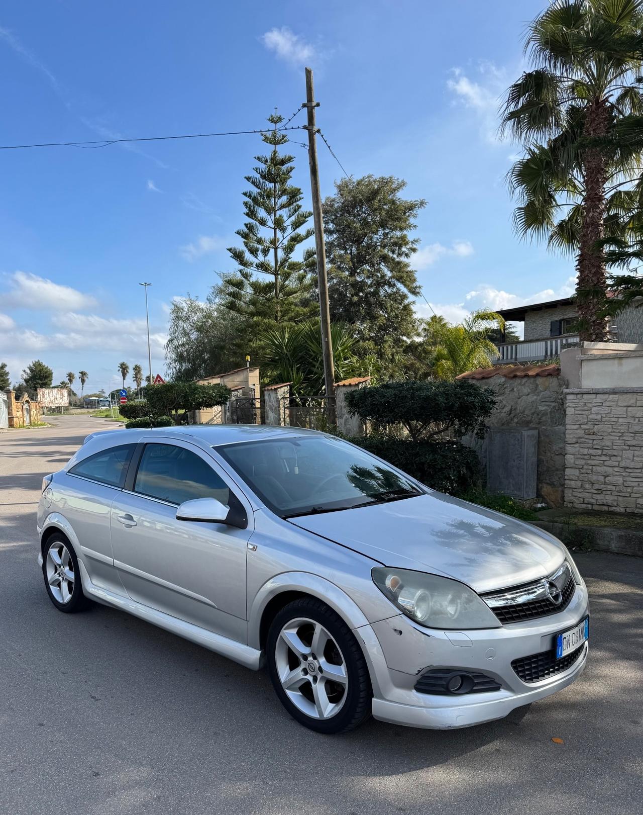 OPEL ASTRA GTC 2008