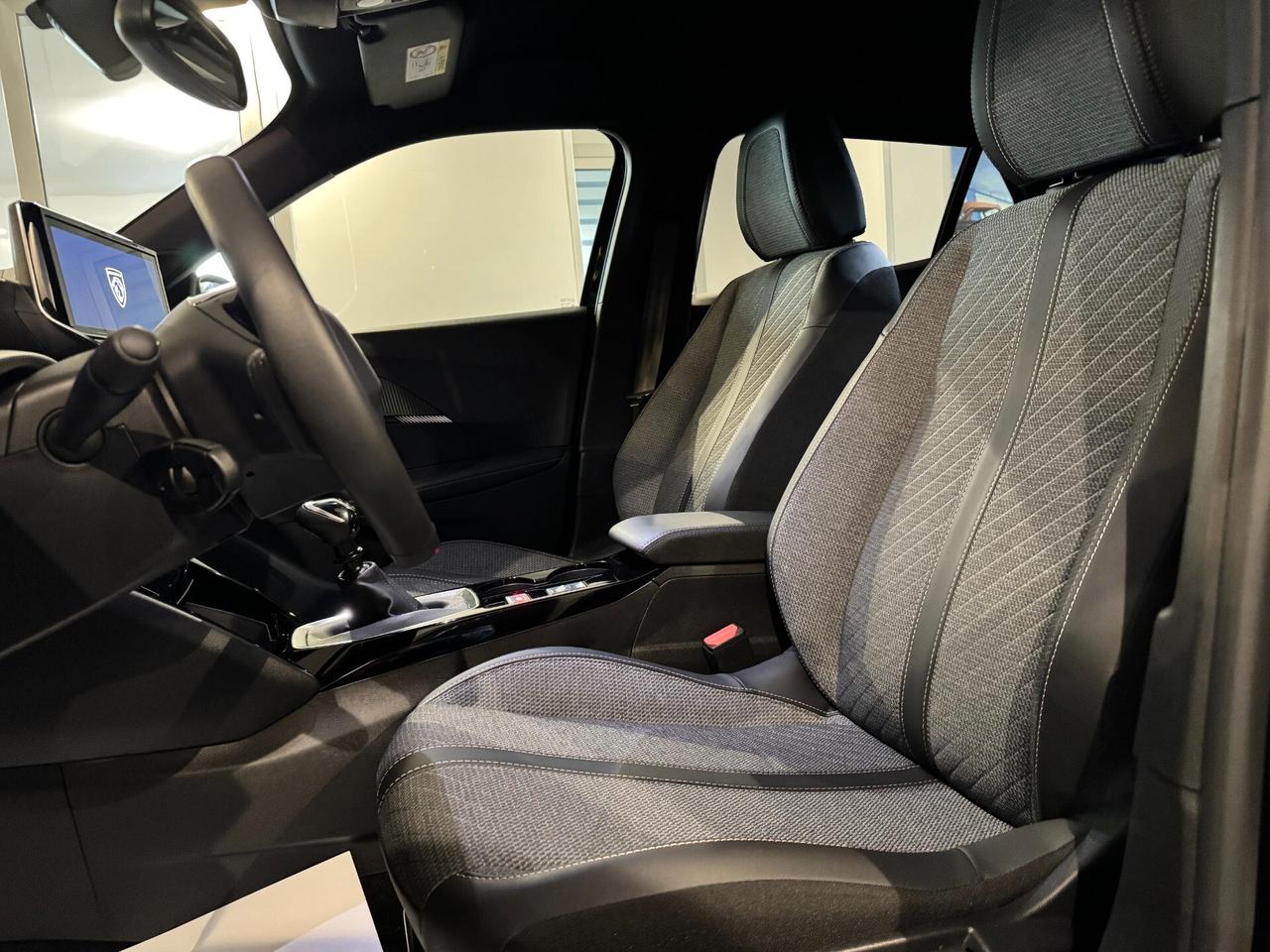 PEUGEOT 2008 1.2 PURETECH ALLURE 2025